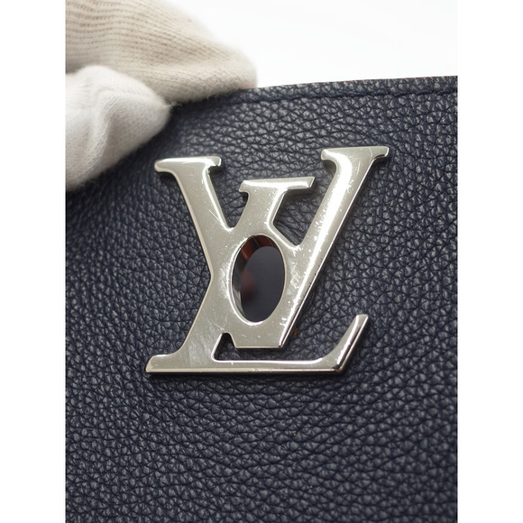 Louis Vuitton Lock Me Bucket Shoulder Bag - Picture 6 of 9